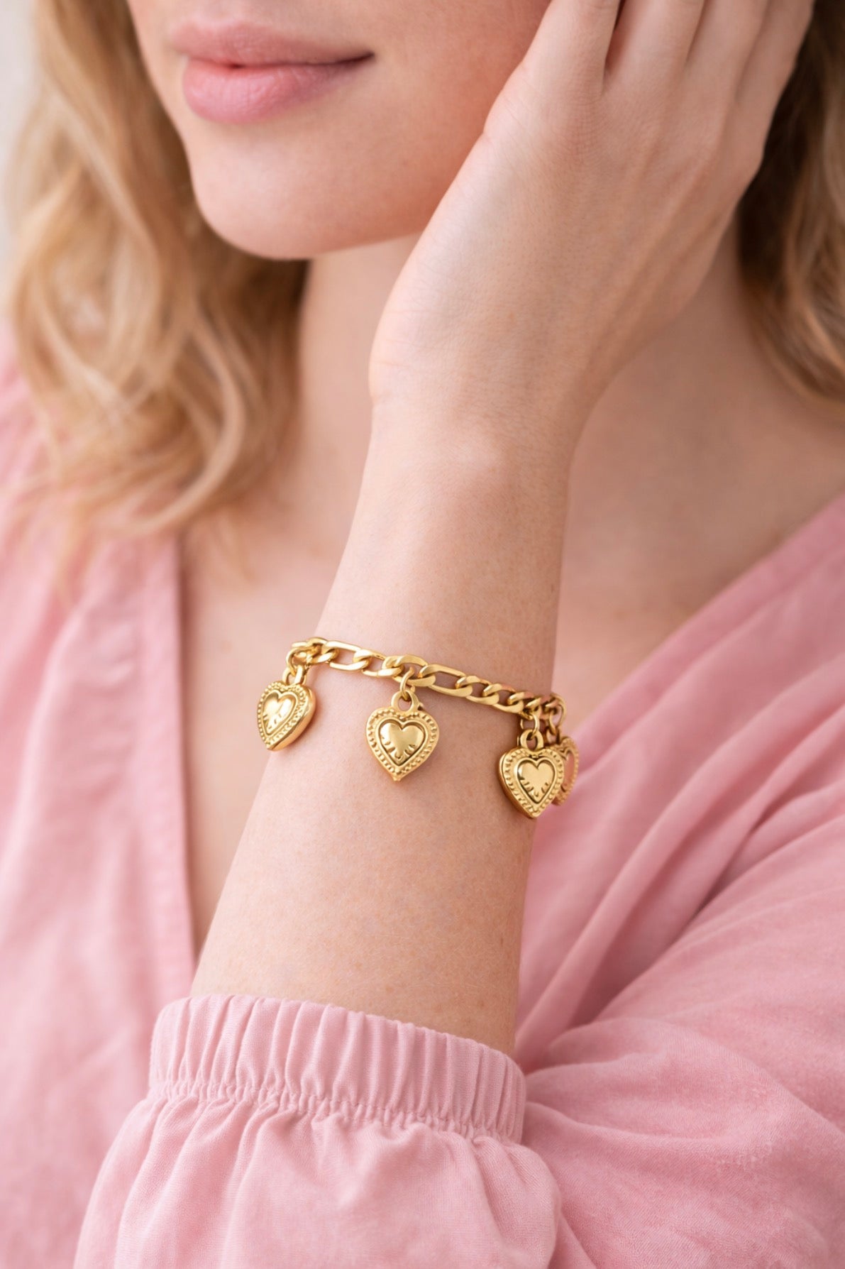 Amara Heart Charm Cuban Figaro Bracelet – Gold Tone